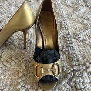 Gucci gold Peeky boo Heels